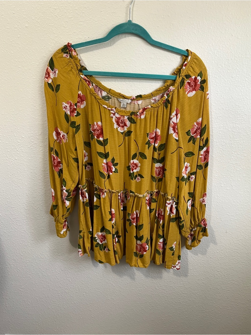 Yellow floral flowy top with 3/4 length sleeves
